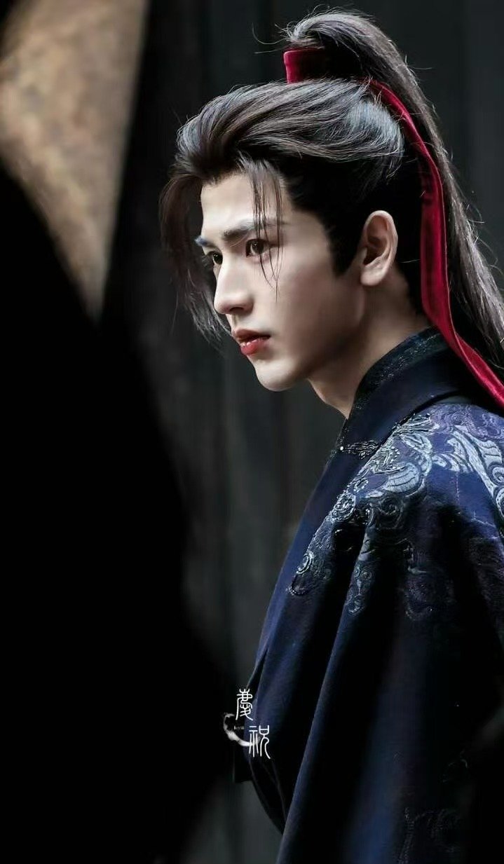 谢征长得太俊征玉从市井肉摊并肩到朝堂战场 谢征长得太俊，往摊前一站一天能多卖三头