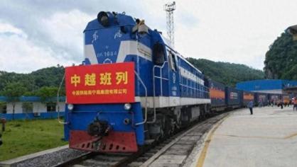 越南连遮羞布都不要了！与特朗普签下“历史性协议”后，越南不到四天就对中国出手，征