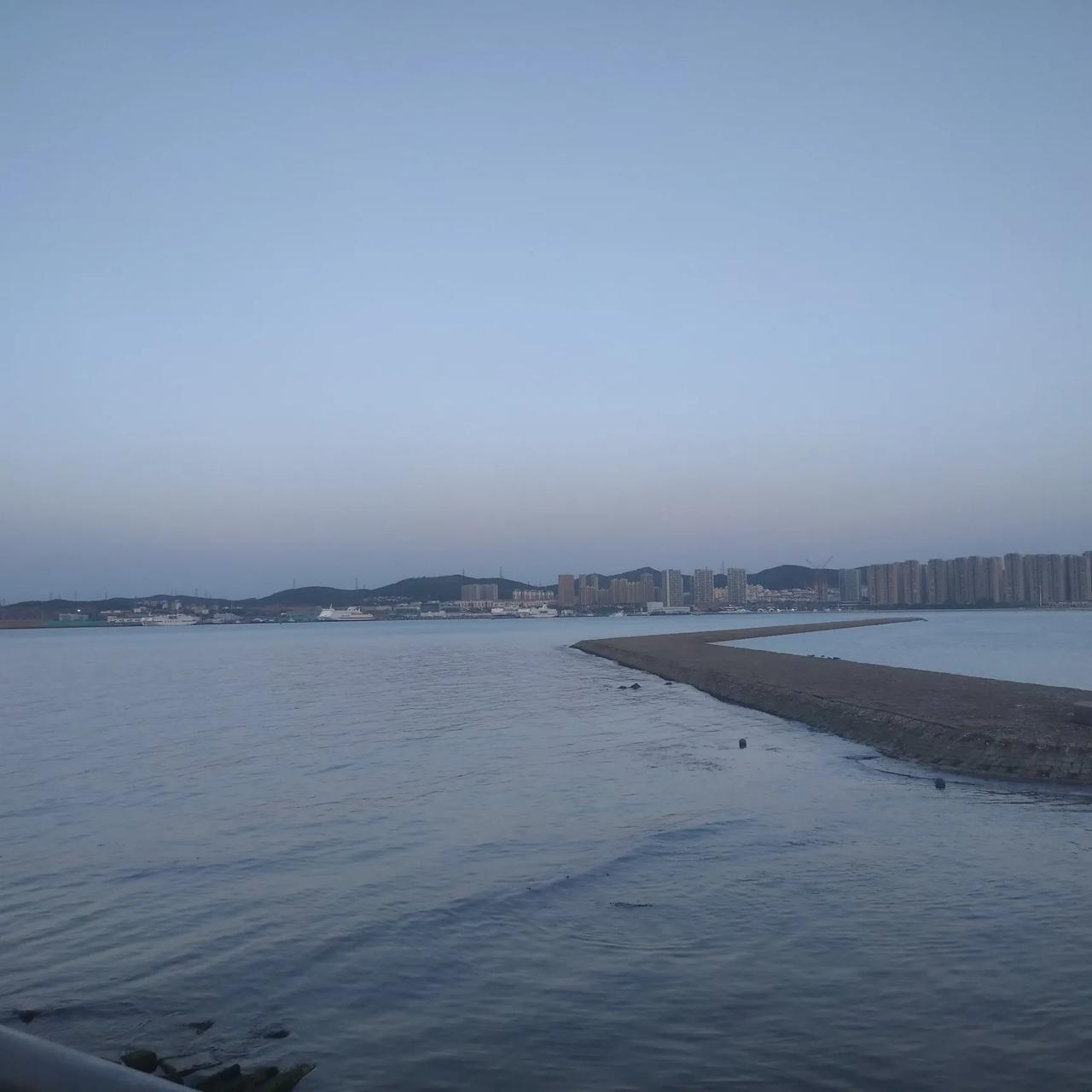 大海图片非常美，你喜欢哪一张海中的蜿蜒小路