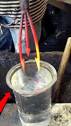 刀刃一淬火，怎么就突然变锋利了？
别看过程挺玄乎，说白了就是把钢里那股“软劲儿”
