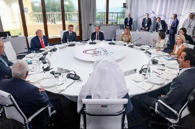 泽连斯基这趟 G7 算是白来了！6 月 16 日法国峰会现场，乌总统抱着求援的心
