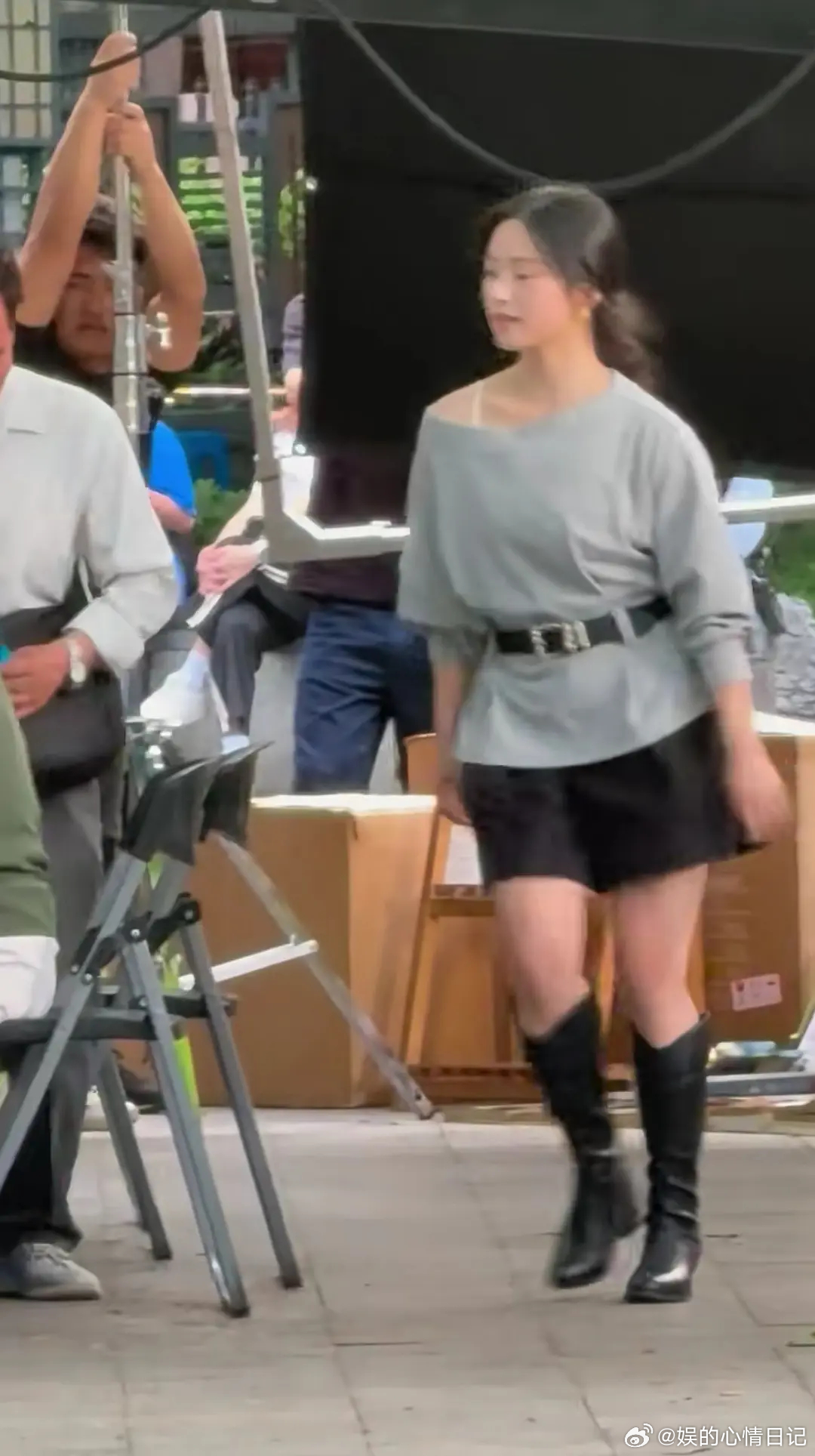 感觉当明星真不容易，上镜胖十斤呀 