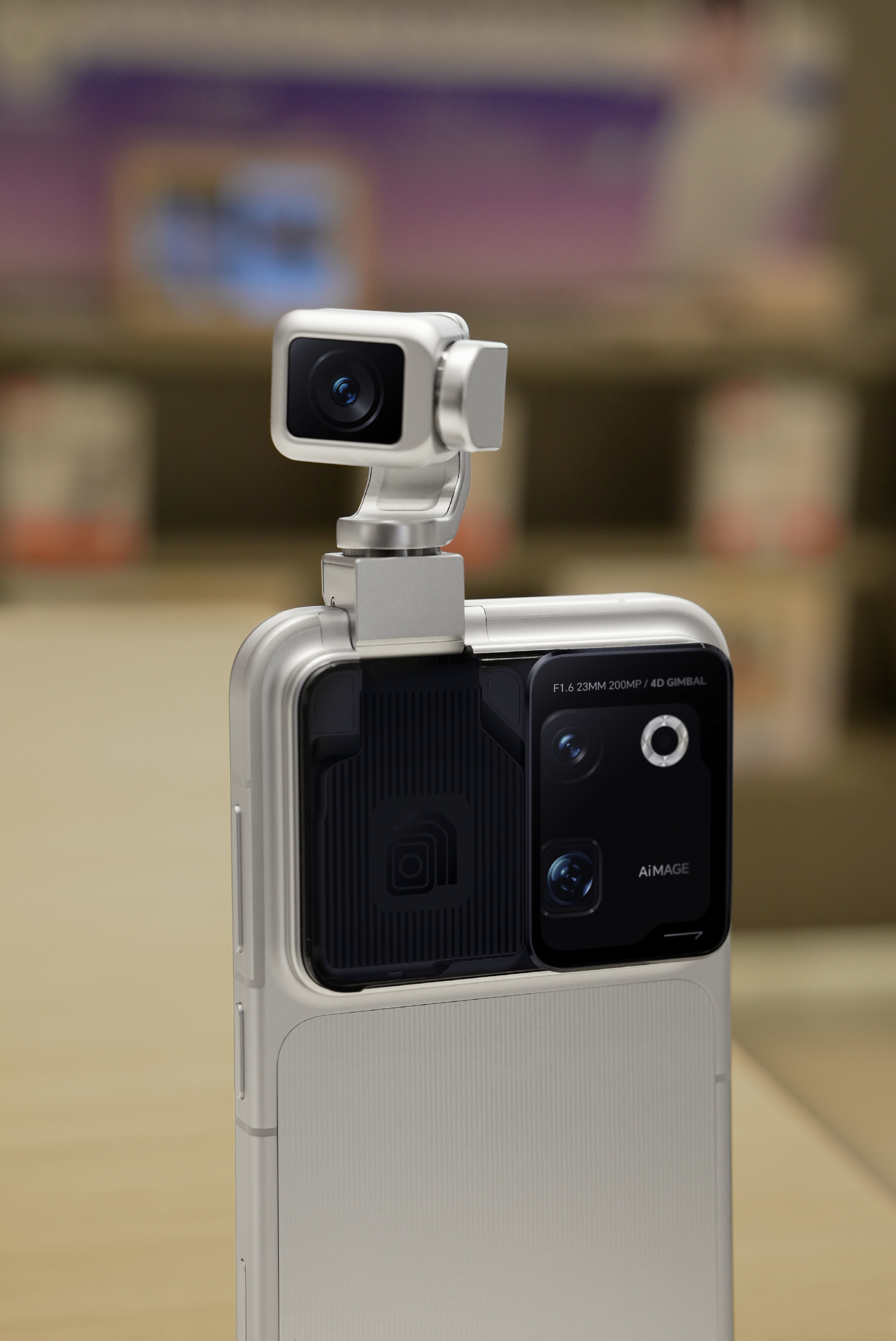 荣耀Robot Phone真机图，这质感看着相当可以现在机圈同质化太严重，目前最