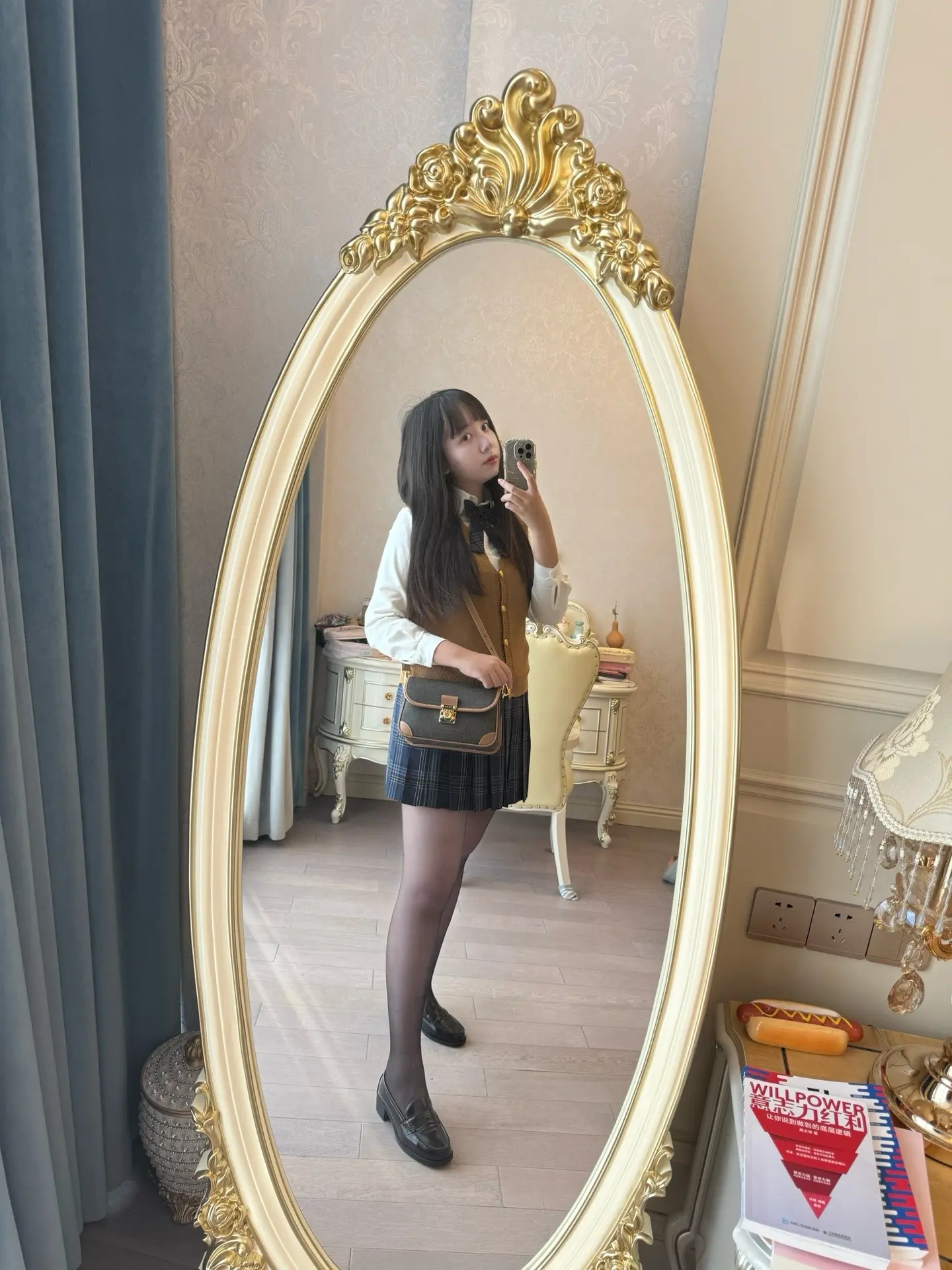 嘻嘻嘻 ( ੭•͈ω•͈)੭๐♡.๐。