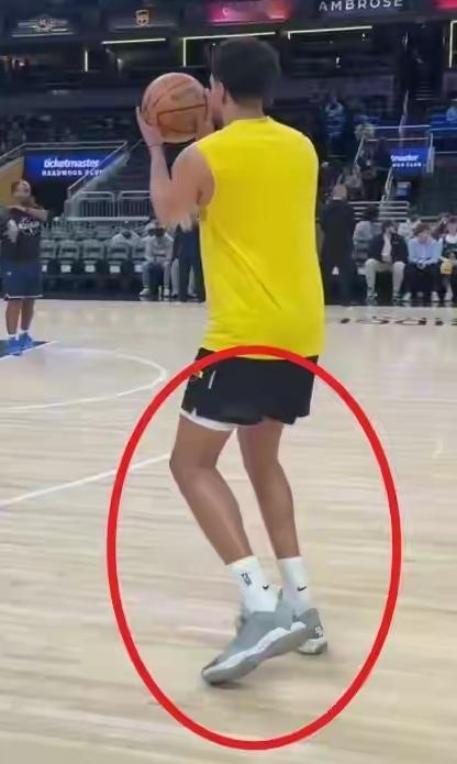 步行者老大魔咒还在继续
哈利伯顿预计离开赛场的时间不远了
就这个萎缩情况
估计很