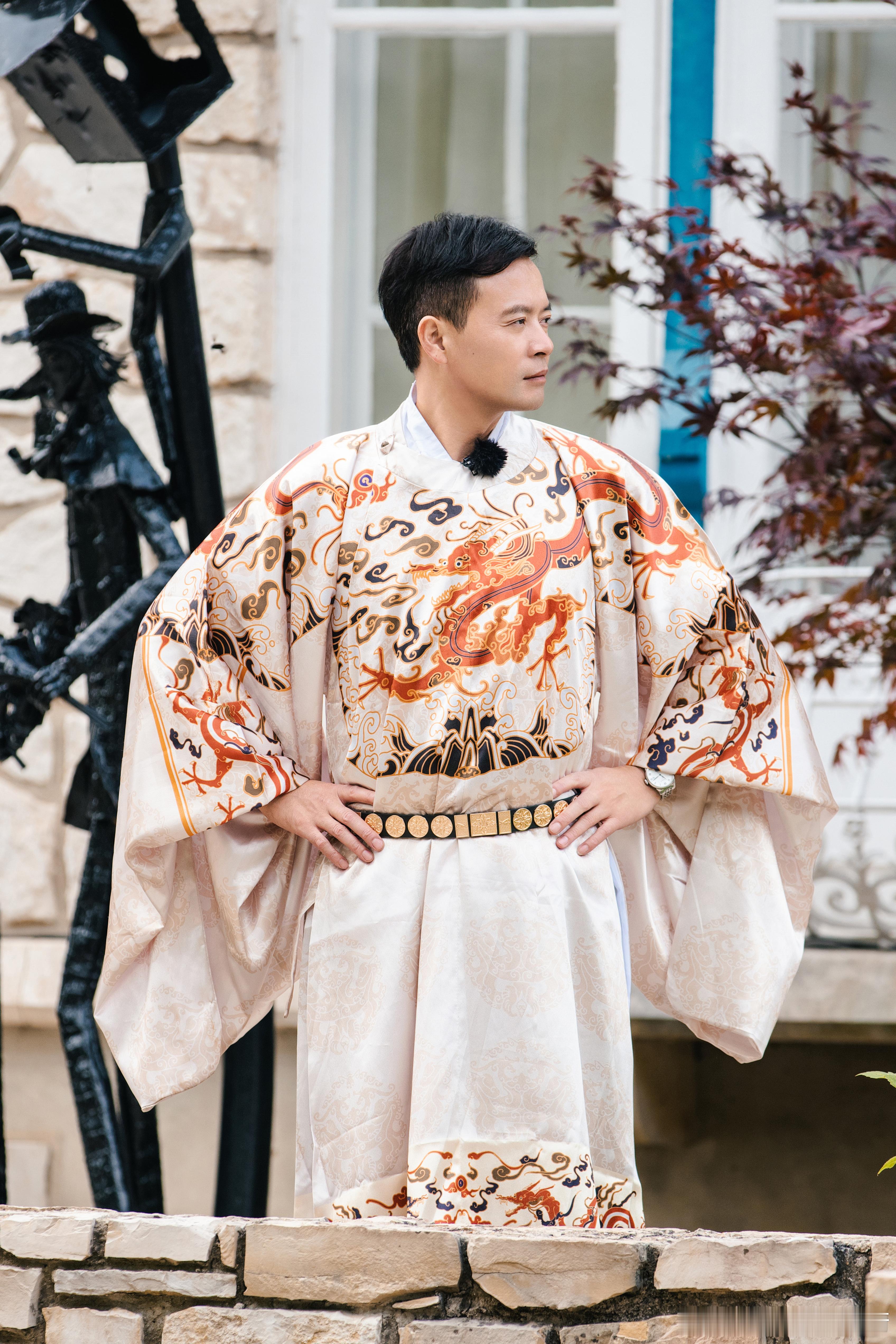 国潮之风留在法国~#中餐厅全员汉服国潮风##跟着中餐厅游法国# ​​​