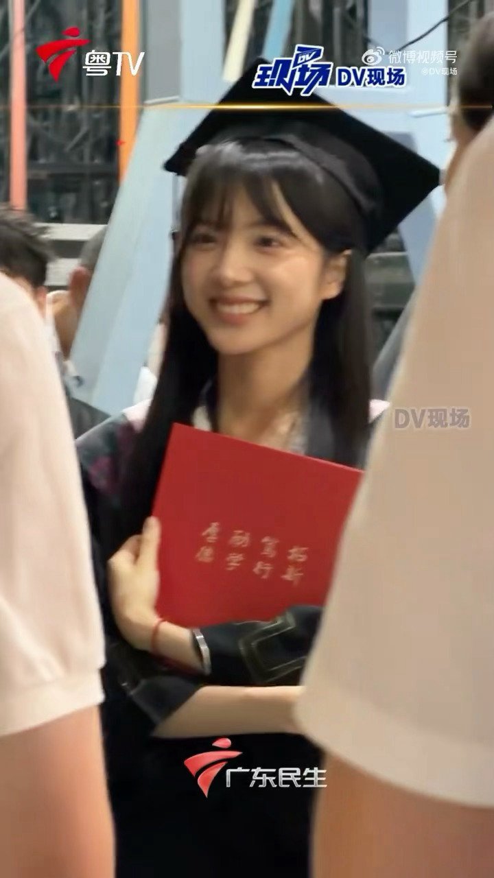 演员李思潼 姐姐毕业快乐！演员李思潼 lst库迪咖啡李思潼