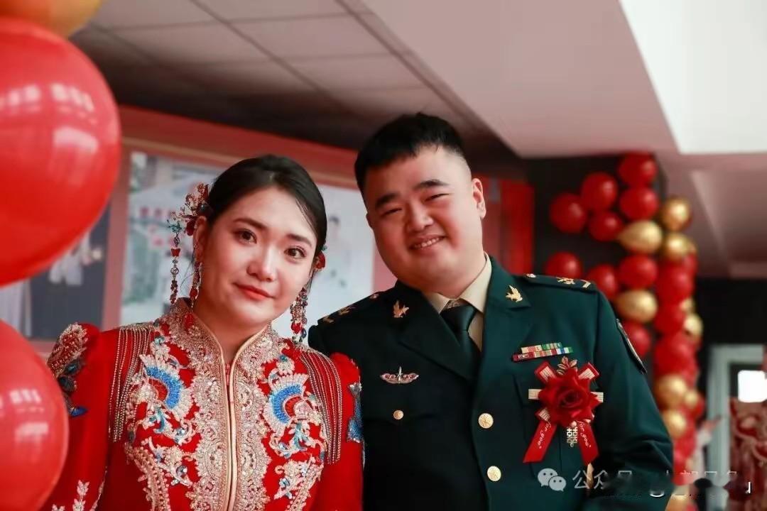 火箭军某部30多对新人举办
集体婚礼
火箭军某部举办“戎装之约·同心偕老”集体婚