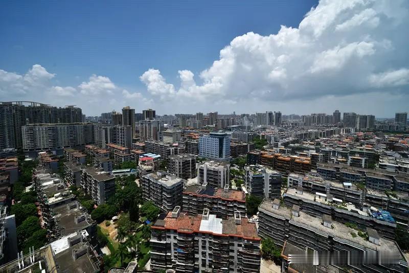 湛江楼市的那些房东这几年应该偷着乐了。
虽然说湛江房价对比高点的时候也是降了一些