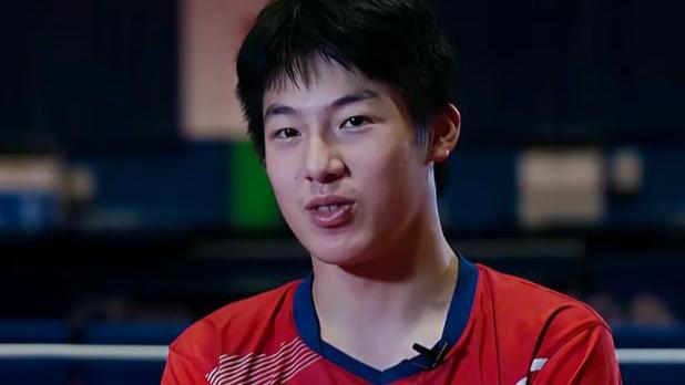 2026重庆冠军赛男单半决赛，中国新星温瑞博与日本名将张本智和激战六局。凭借坚韧