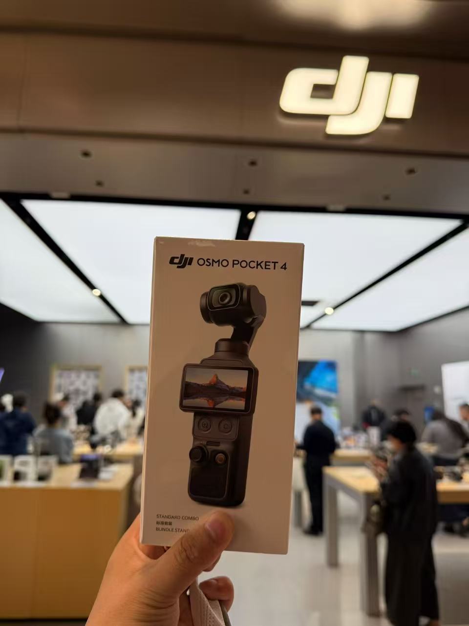 我看了一下大疆Pocket4 测评感觉我的pocket3还能坚持一段时间不过我最