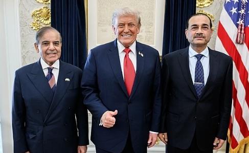 关键时刻，还是巴基斯坦 

当地时间4月20日，巴基斯坦陆军元帅穆尼尔和美国总统