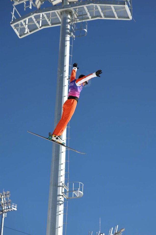 空中技巧国家队比赛服有多少黑科技 FILA为空中技巧国家队打造的比赛服，把运动科