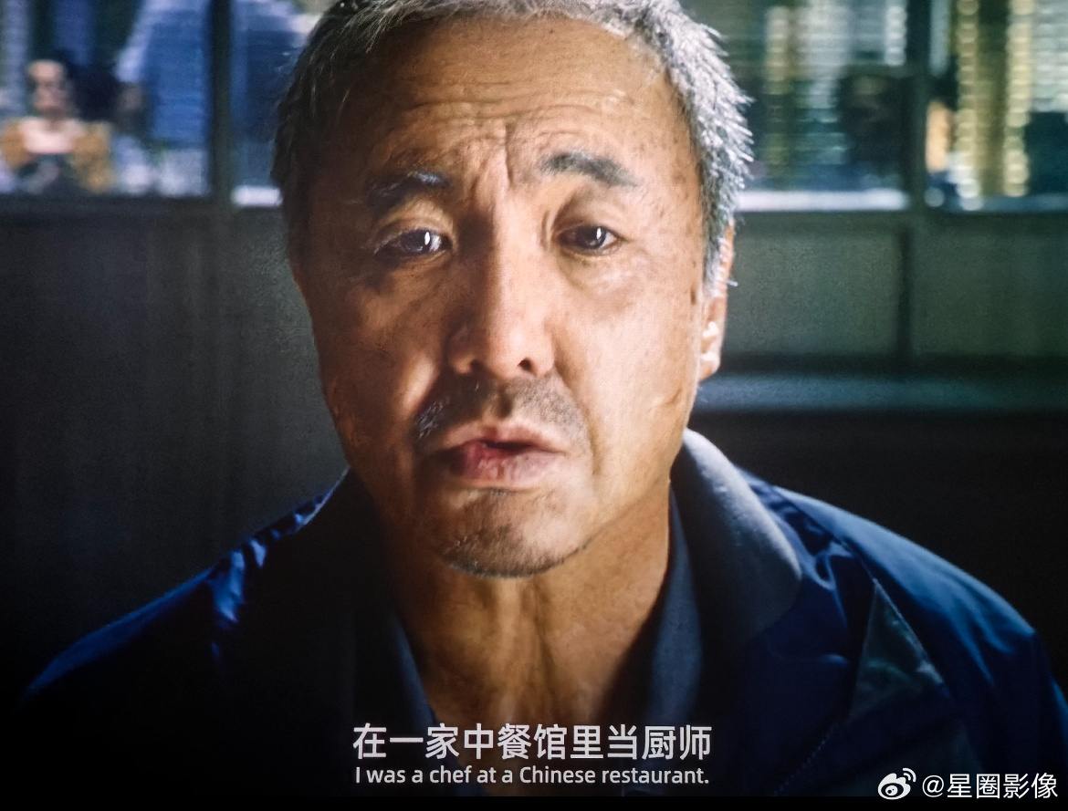 在龙餐馆看到沈腾自然老去的样子才知道沈腾是第一次化老年妆，但非常非常贴角色。妆老