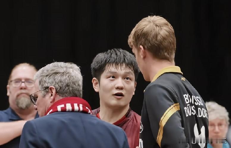 樊振东杜塞尔多夫首秀，那个神秘嘉宾是谁？
后来一直没有在比赛中露面，
我以为以为