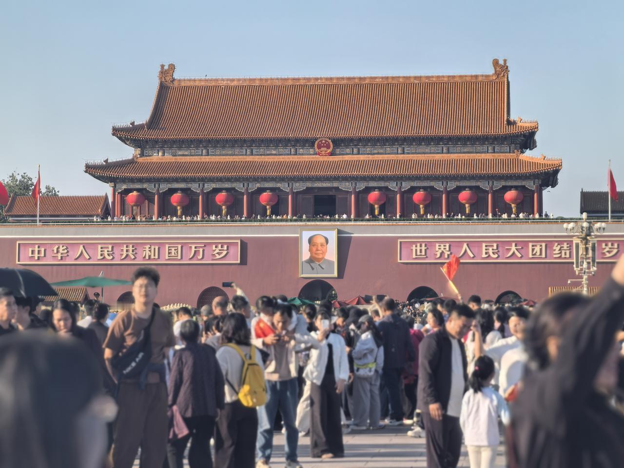 这点钱玩什么命，这是现在很多打工人工作时的一个真实心态。老板们总觉得压榨员工是增