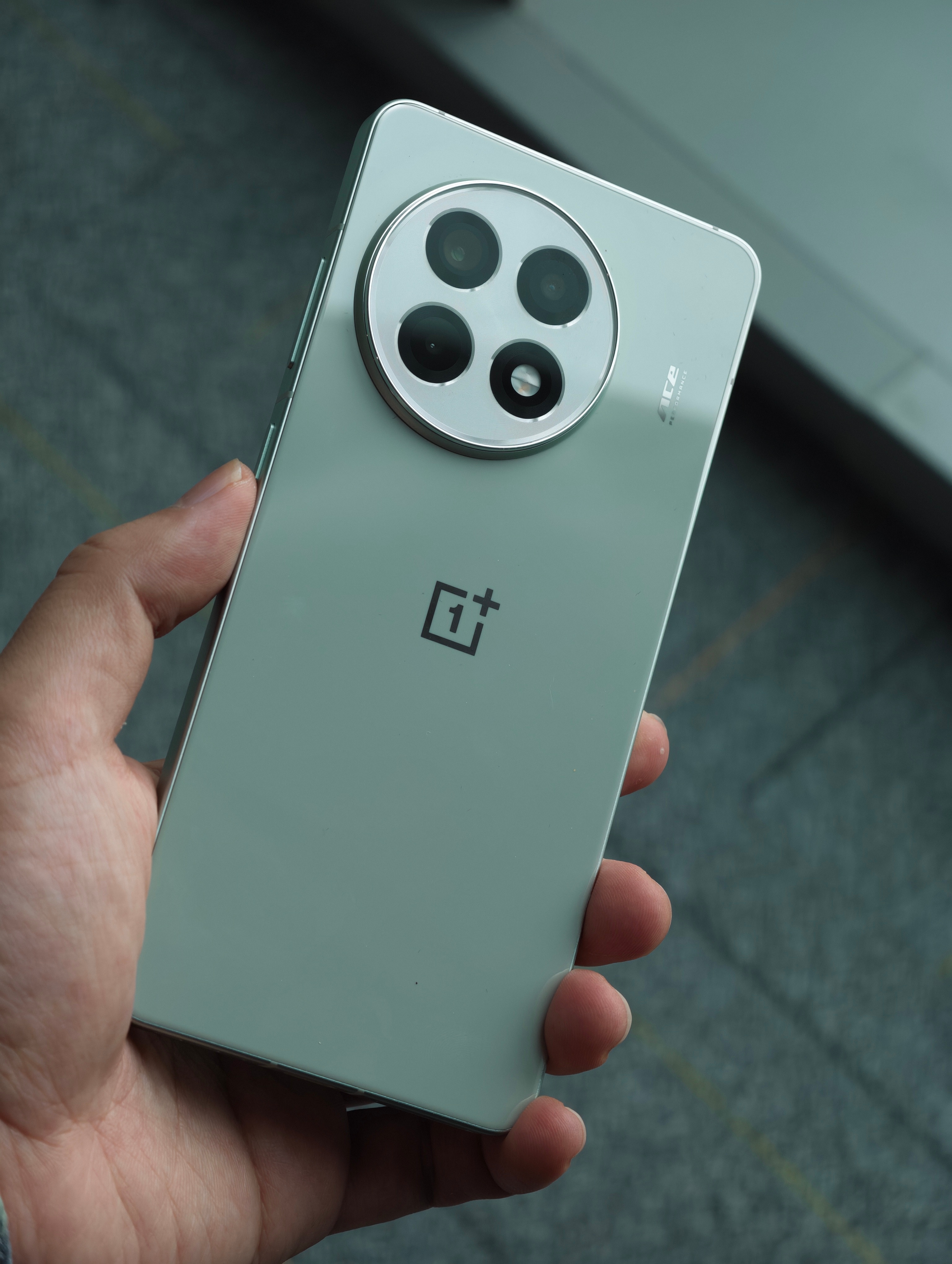 陶瓷质感还是比玻璃高啊，不过玩陶瓷的品牌好像这两年又少了 