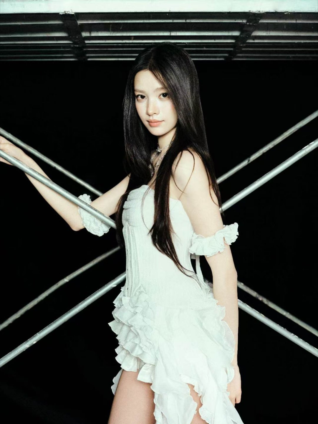 没认出这是张艺上差点认不出张艺上 谁把女团成员拍进来了？仔细一看居然是张艺上🤯