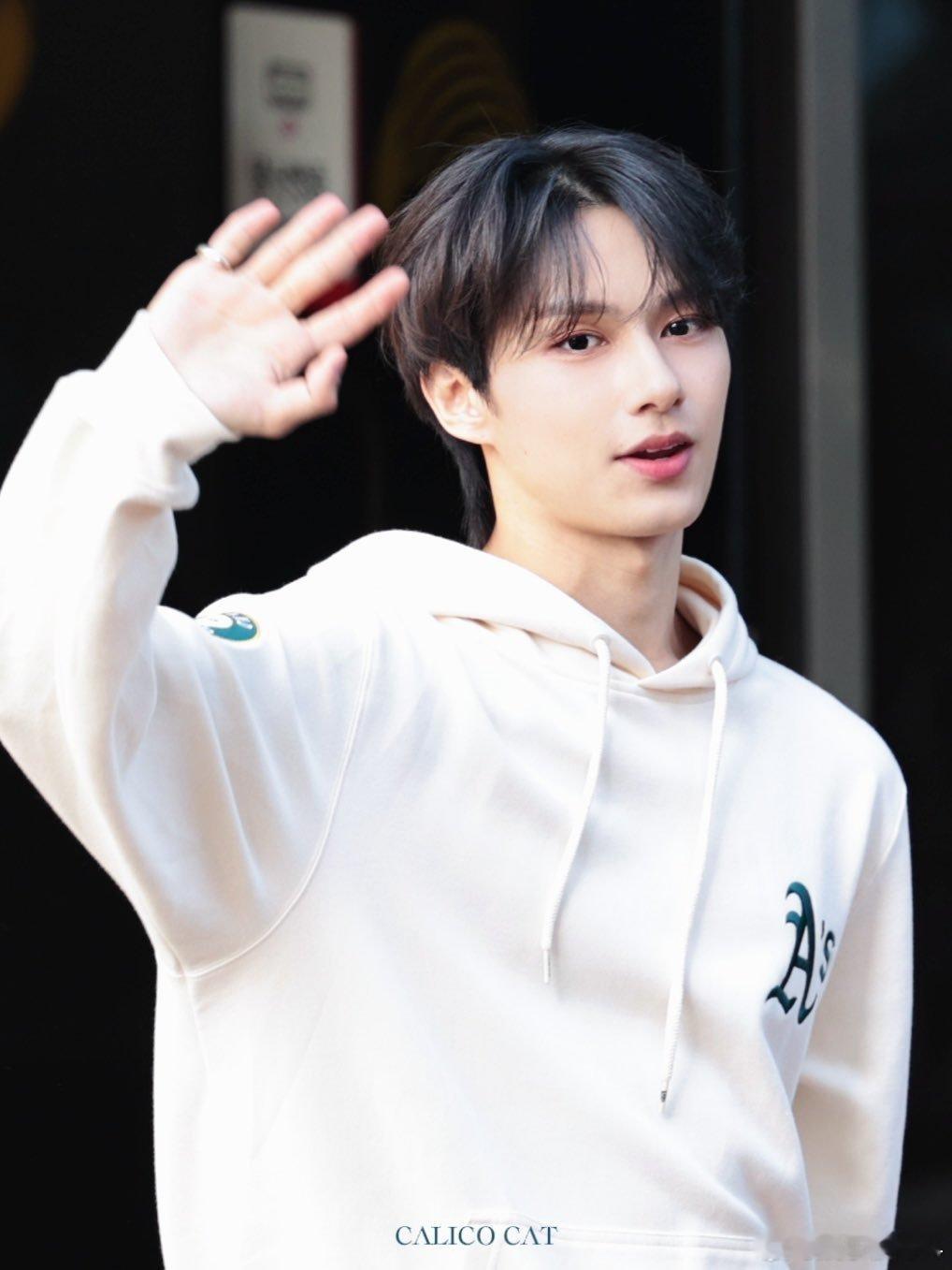 #听说很好吃4阵容官宣##听说很好吃#听说很好吃 4 公布阵容，毛晓彤、潘玮柏、