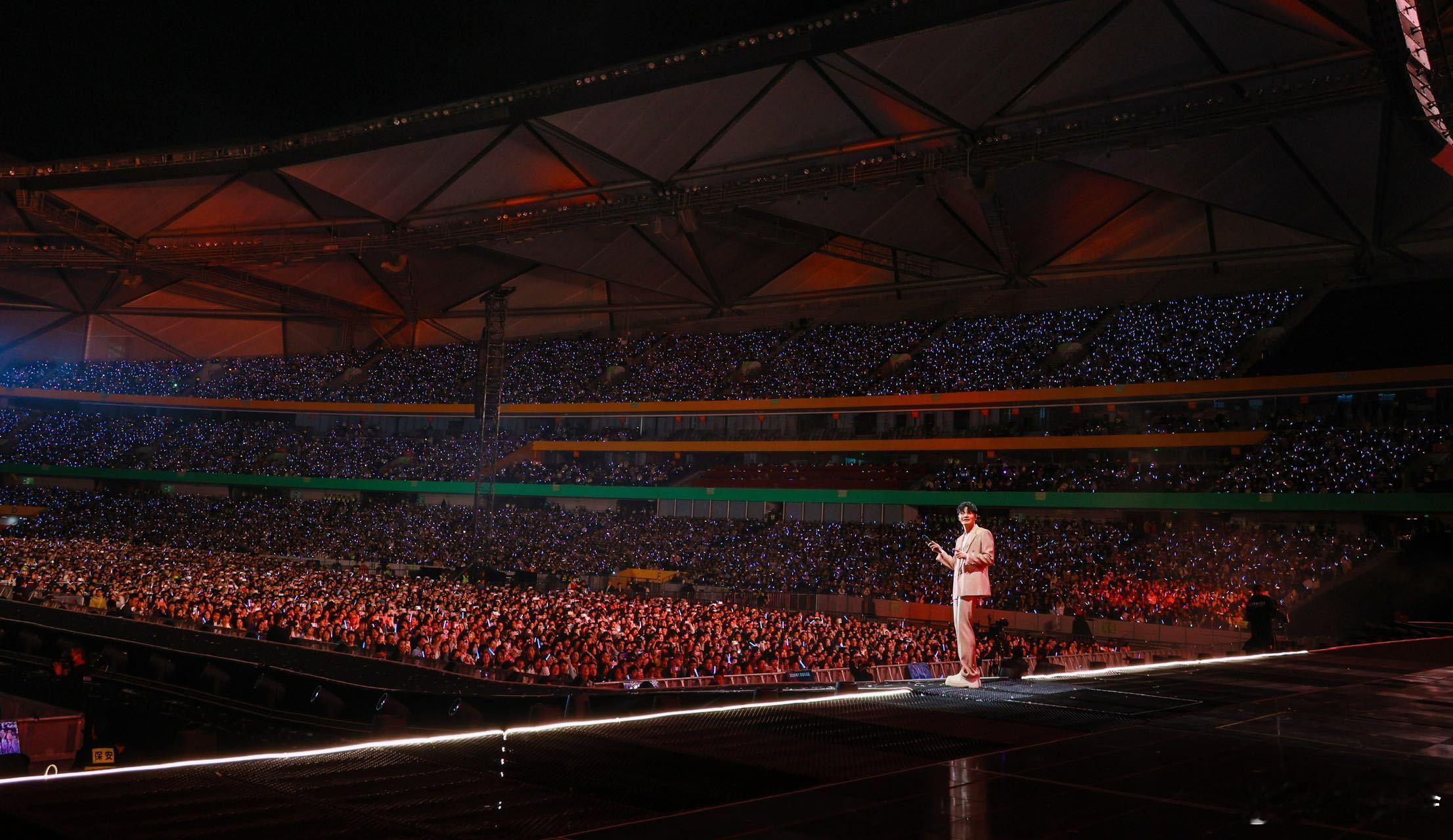 李荣浩 有惊喜你是真预告啊 李荣浩为纵横四海收官之战所做的惊喜预告，像是一场盛大