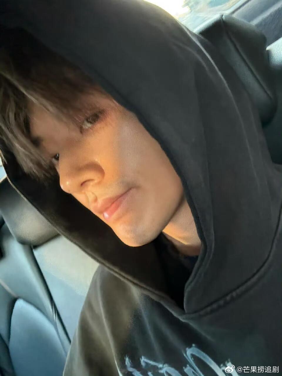 邓为今天营业了，感觉瘦了好多 