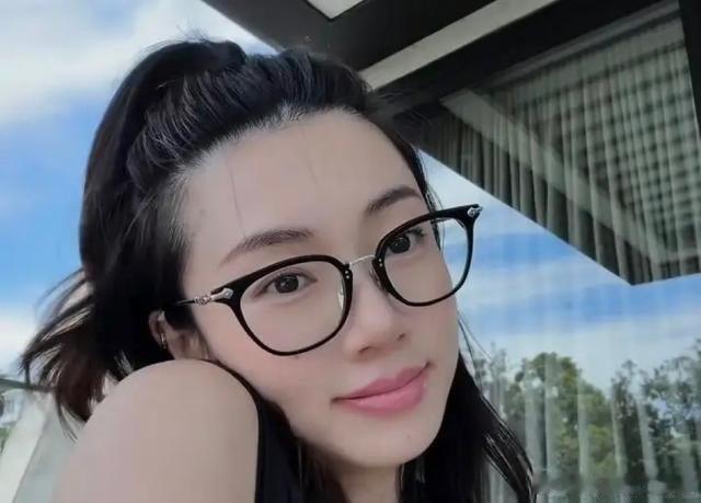 35岁程晓玥澳洲待产二胎✨
海景别墅婆婆贴心打理琐事
30斤女儿依旧黏着妈妈要抱
