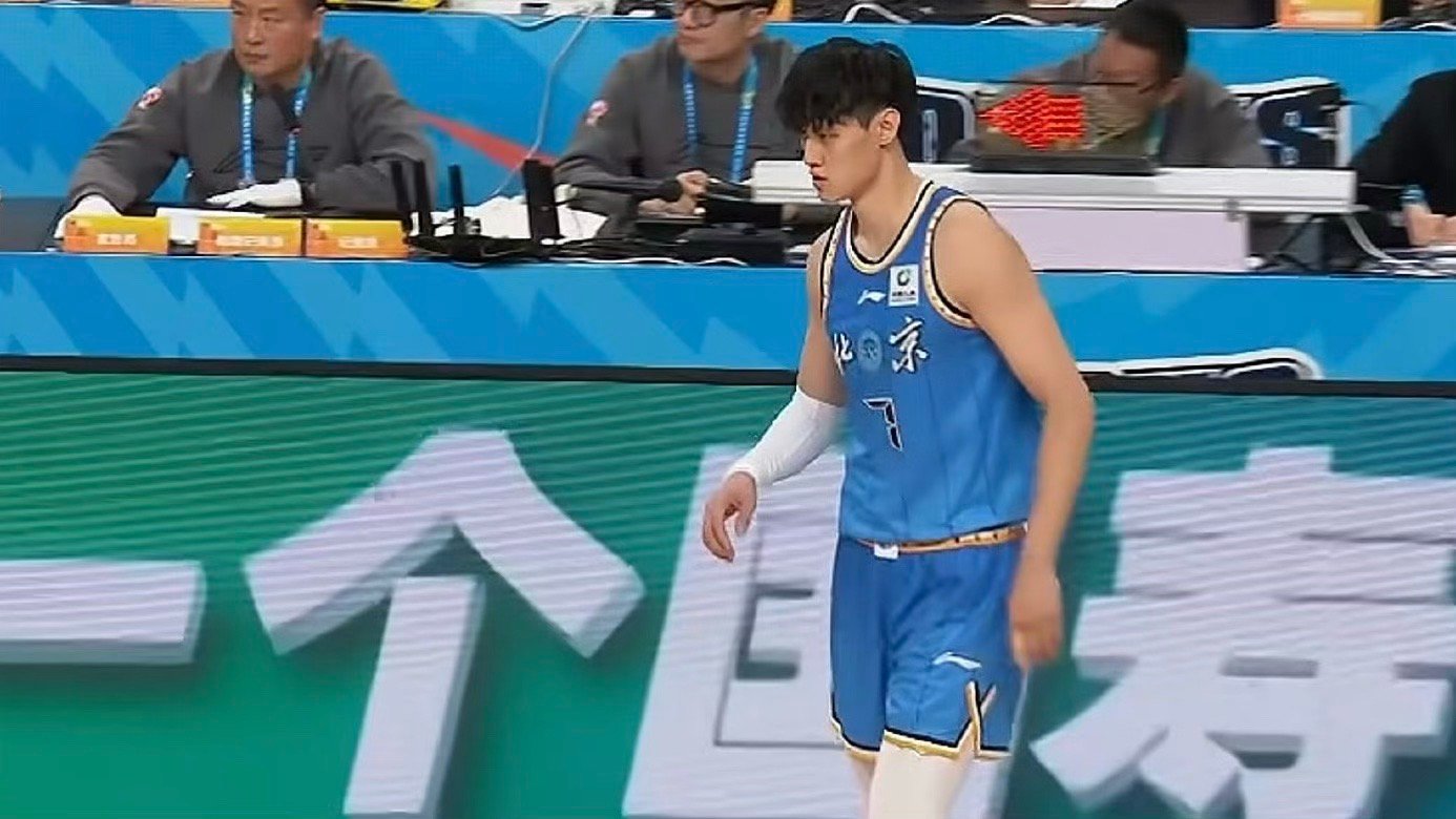 曾凡博重返CBA！可能憋时间太长了，上场连续两次出手全部命中，一个三分，一个突破