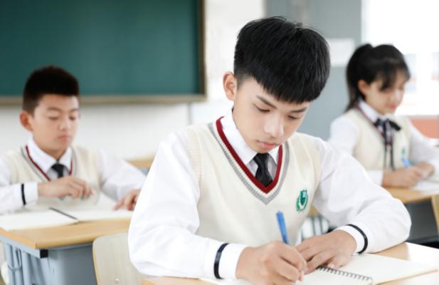 很多人说小学“假学霸”多，一上初中就会现原型。的的确确是这样，对于许多孩子来说，