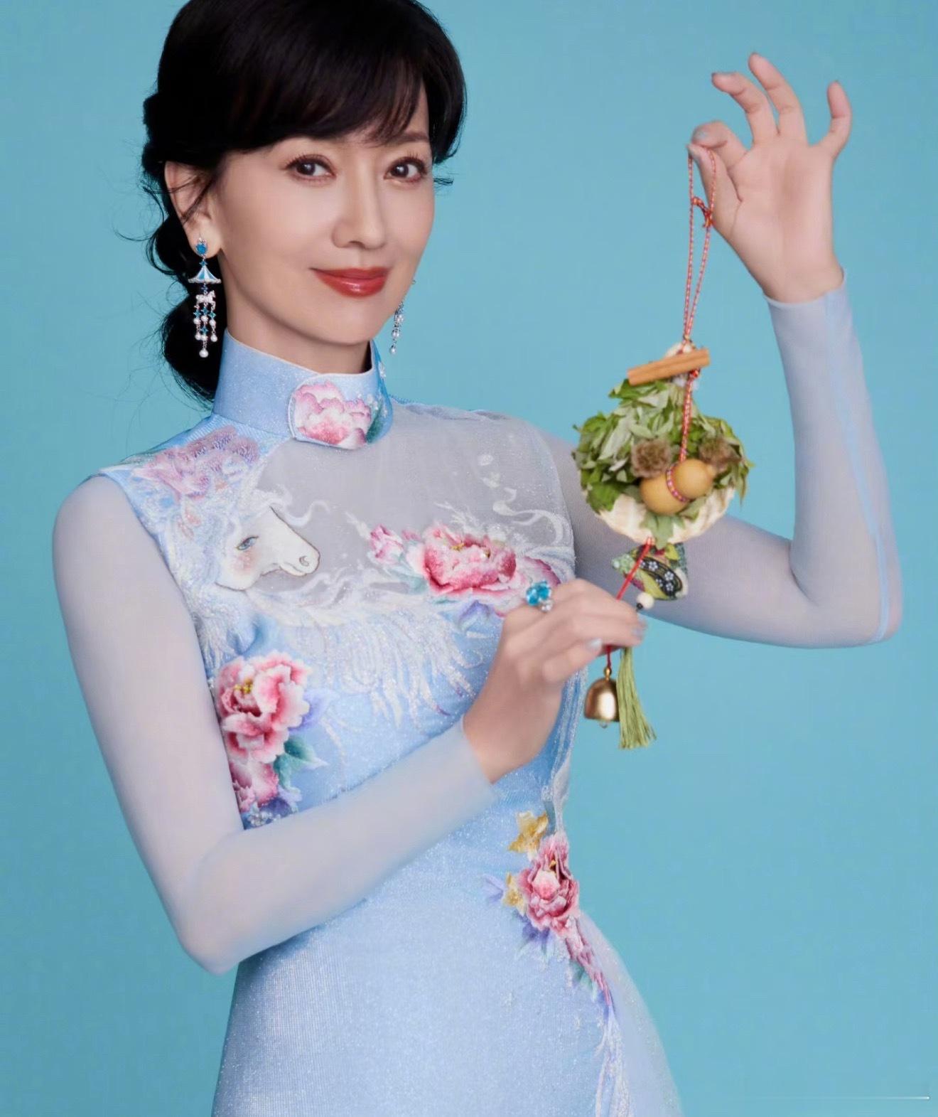 私生跟车赵雅芝ss居然跟车赵雅芝，不懂这是要干嘛，放过雅芝姐姐吧，咱就是说还是保