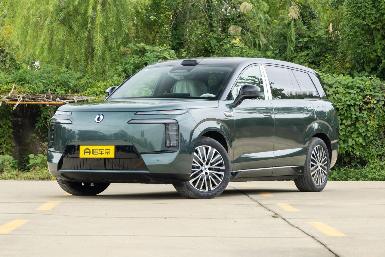 腾势N8L上市了，售价29.98-32.98万元，轴距3705mm，虽然比N9小