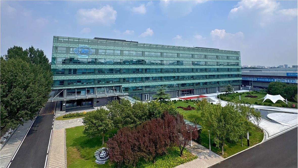 3月4日，鸿蒙智行正式发布全球最高规格896线双光路图像级激光雷达。这一硬件刷新