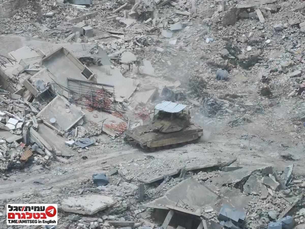 黎巴嫩前线的以色列国防军梅卡瓦 Mk.IVM 主战坦克。