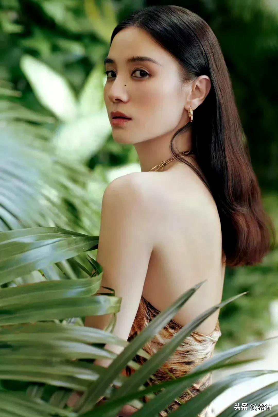 不能再多了，宋佳这么漂亮，为什么那么多人黑她呢？难道是人红是非多嘛。