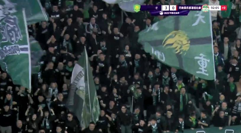 点球又点球！北京国安法比奥上演帽子戏法，河南队惨败。
比赛进行到伤停补时，北京国