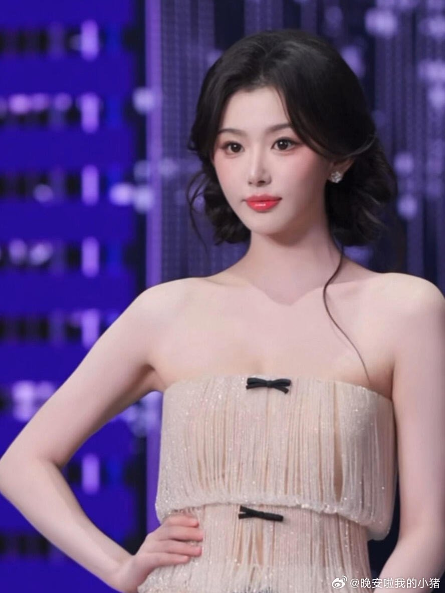 孔雪儿、祝绪丹红毯生图 