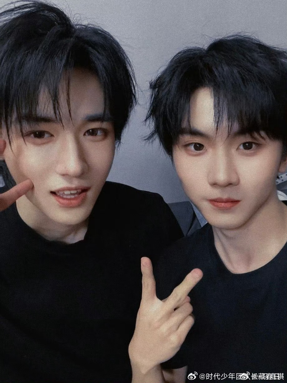 马嘉祺宋亚轩比22马嘉祺宋亚轩合照🈶两位帅哥友谊长存 