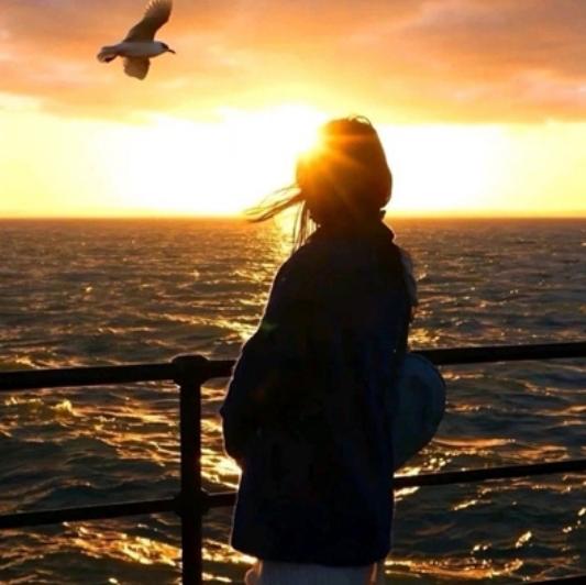 最折磨人的男女关系

既想不那么爱你 又想好好爱你

既想不联系你 有时又想联系