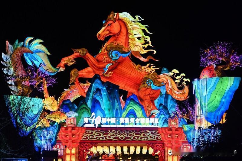 最近看到好多市民以“马”组成语许下新年期望，感觉还挺有意思。有人希望“马到成功”