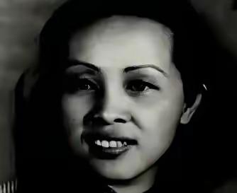 73岁的低保户梁诗伟做梦都没想到，他家漏雨的老屋瓦片下面，藏着一个足以买下半个国