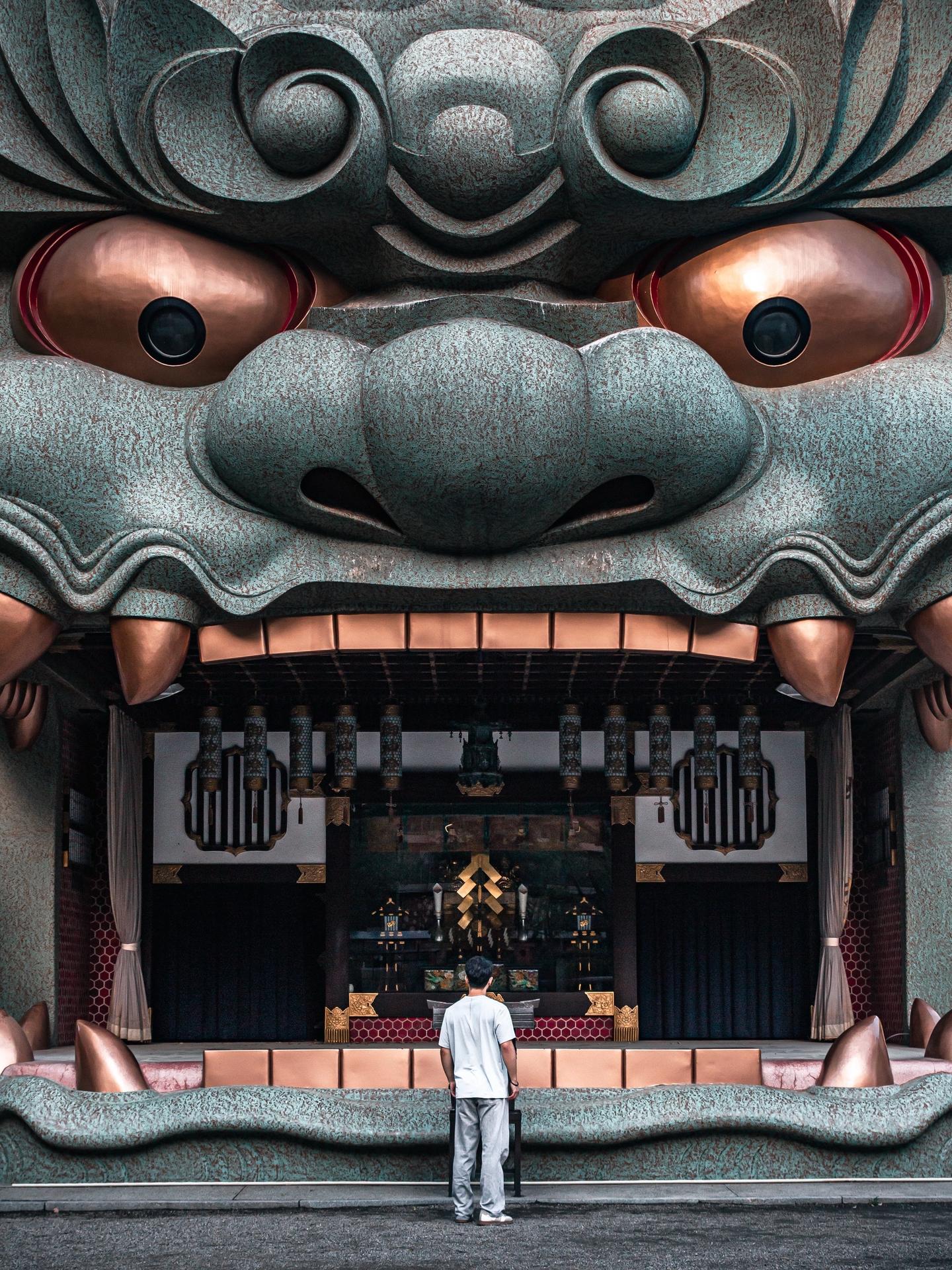 大阪夜未眠🏯。但26岁的低精力人士我 会在晚上十点钟上床睡觉😴