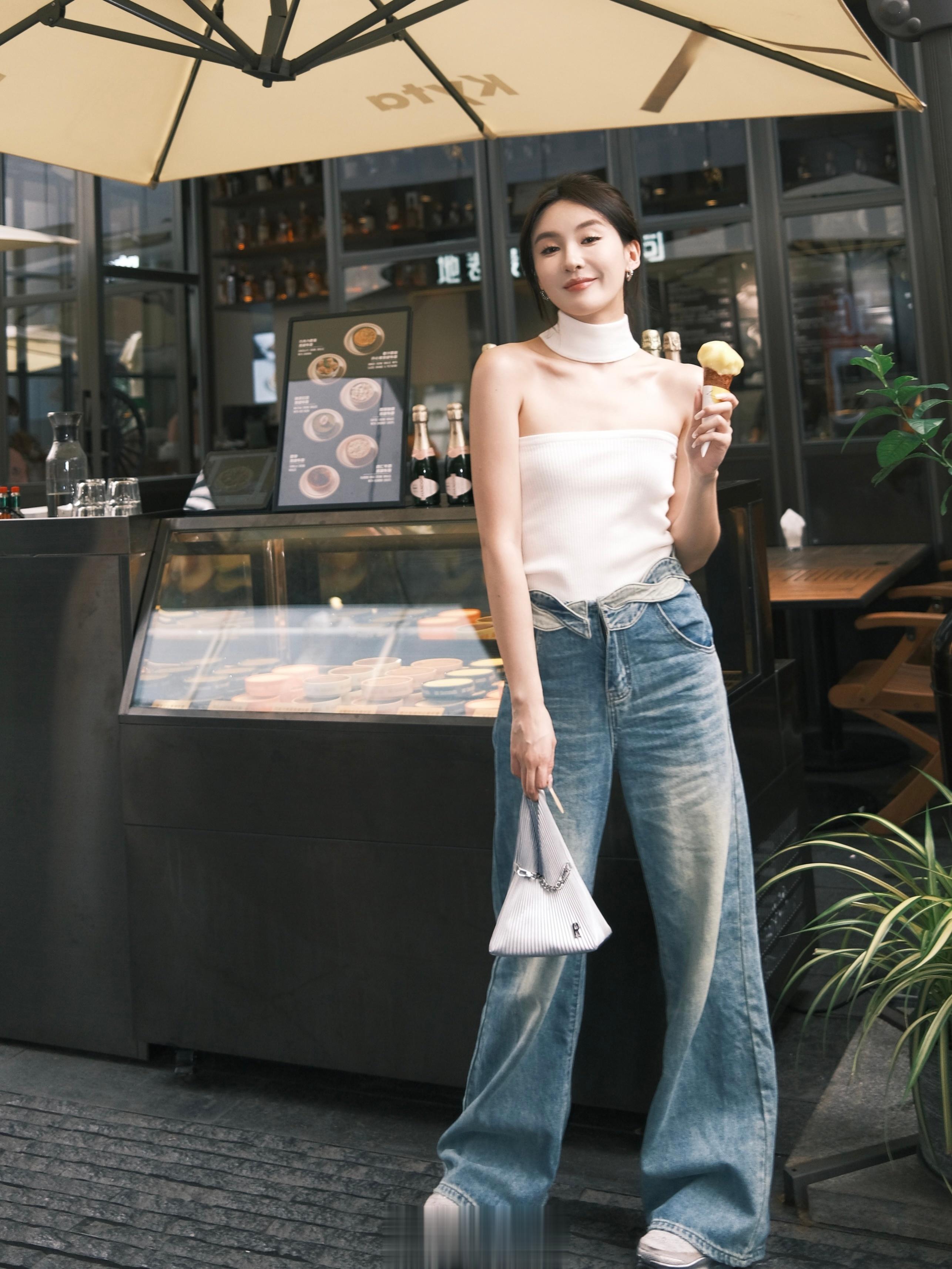 📷一直开心就会一直漂亮哦～ 收到了等了半年的富士x100v！出门扫街太合适啦～