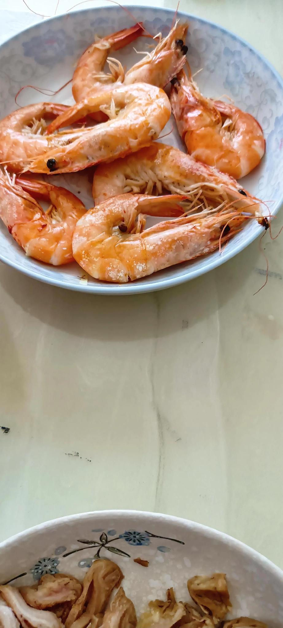 在女儿家做了两天保姆，今天上午九点多就回家啦！
家里卫生不好，我也没敢埋怨，两天