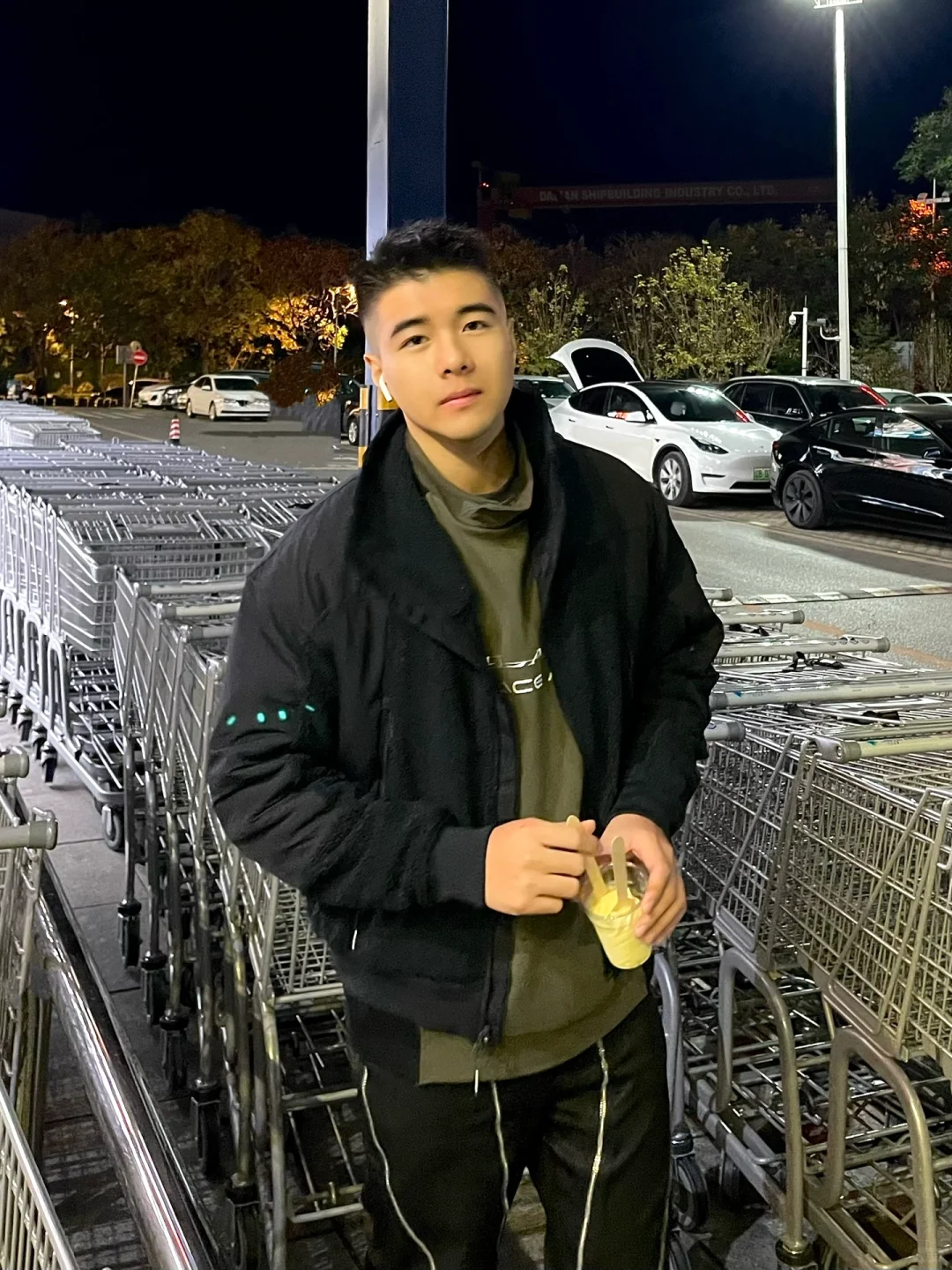 冬天把肌肉藏在衣服里面