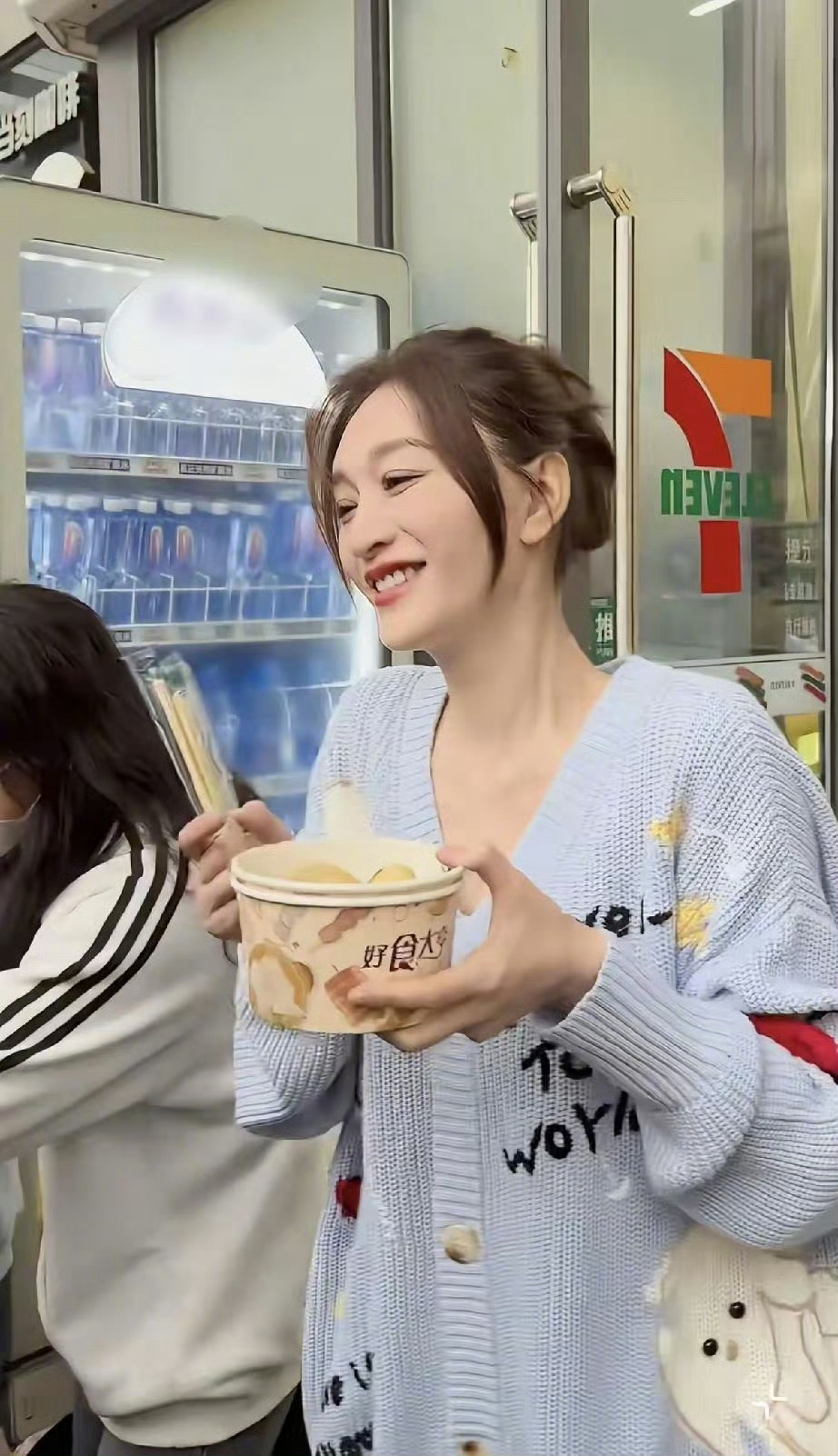 偶遇李小冉浪姐录制投喂粉丝李小冉五十岁状态 这运气简直逆天了！偶遇李小冉浪姐录制