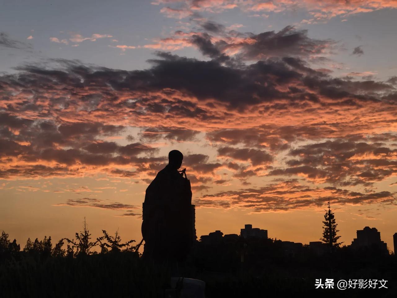 昨夜雷雨闹西安，今早朝霞红满天

2026年7月7日 星期二 晴（带着昨夜的凉气