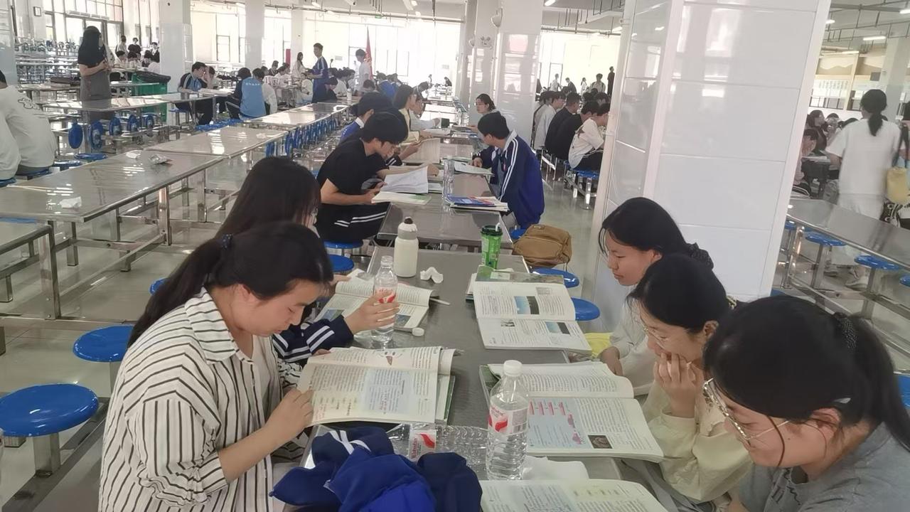 一千天，从青涩少年到有志青年。

这一路，幸得良师护佑，以心育心，以魂铸魂。
