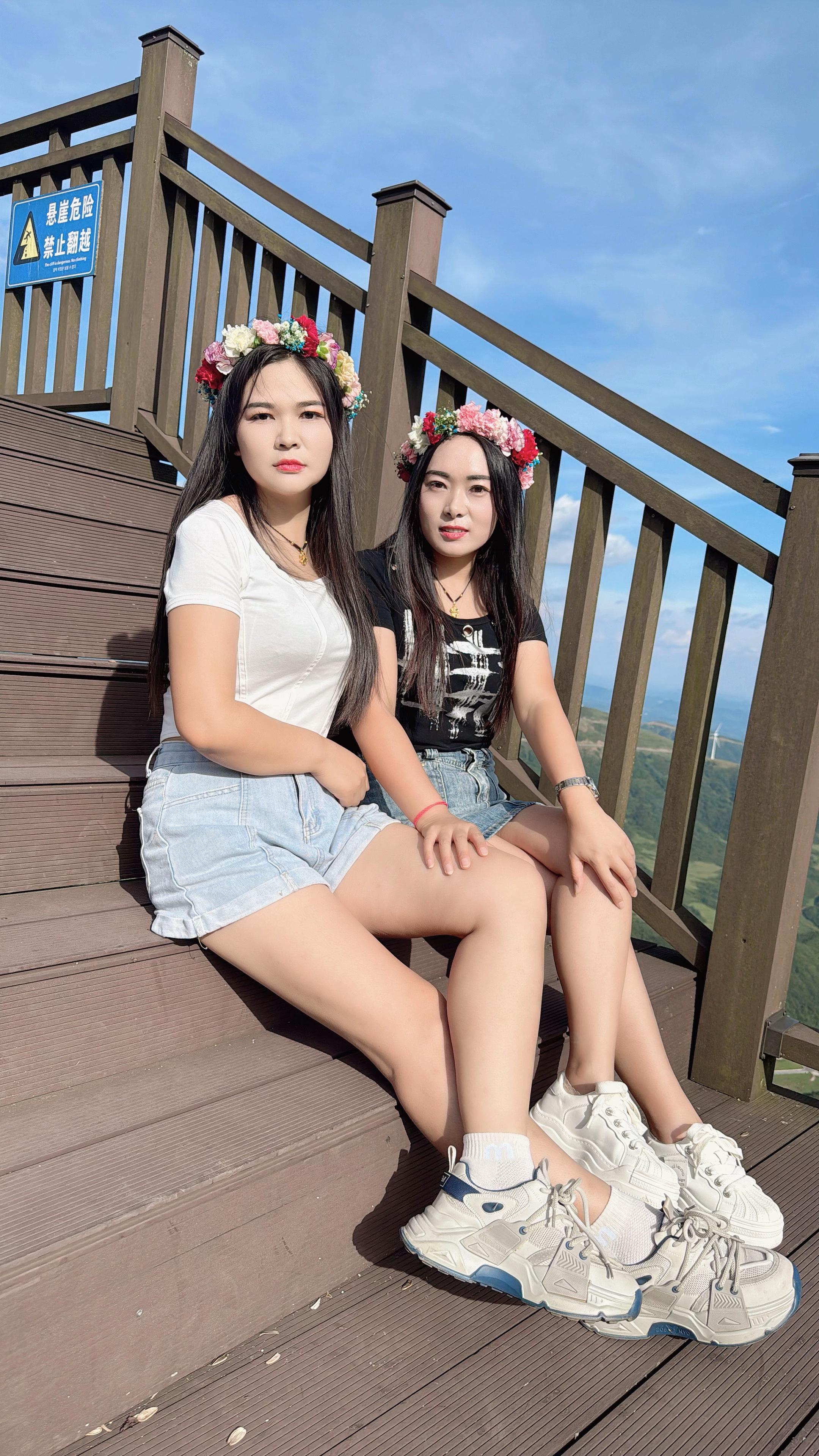 你把你兄弟介绍给我，我把我姐妹介绍给你，这样你就不是一个人了！