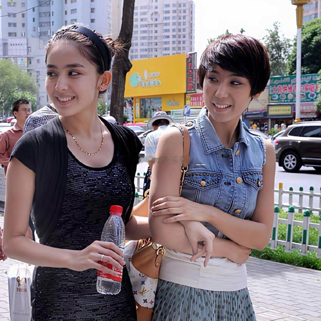 刚高考完的娜扎，比现在还漂亮，就是感觉成熟了一些 