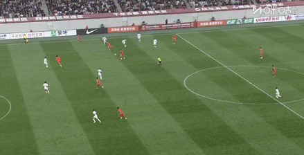 U23国足vs泰国U23比赛第49分钟，李新翔助攻向余望破门，扳回一球！U23国