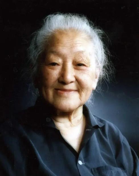 1978年，钱三强的妻子何泽慧上菜市场买菜，售货员不屑地说：“老太太，冬笋很贵的